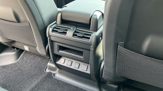Land Rover Defender 3.0 D250 X-Dynamic HSE 110 5dr Auto Diesel Estate - Image 18